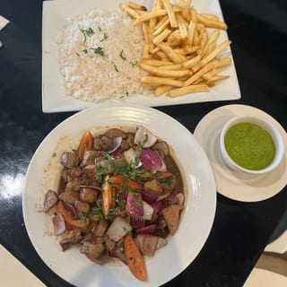 Lomo Saltado Family Meal (Feeds 4)