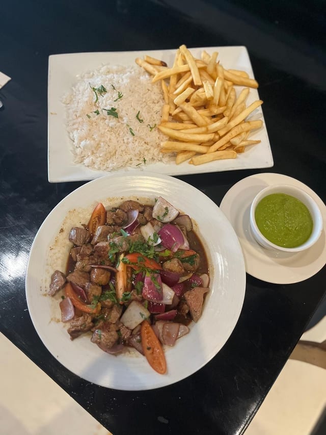 Lomo Saltado Family Meal (Feeds 4).
